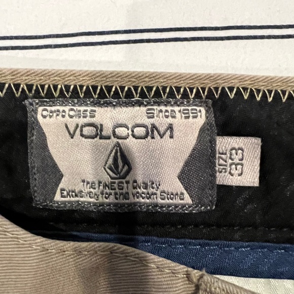 Volcom Shorts - Picture 2 of 3